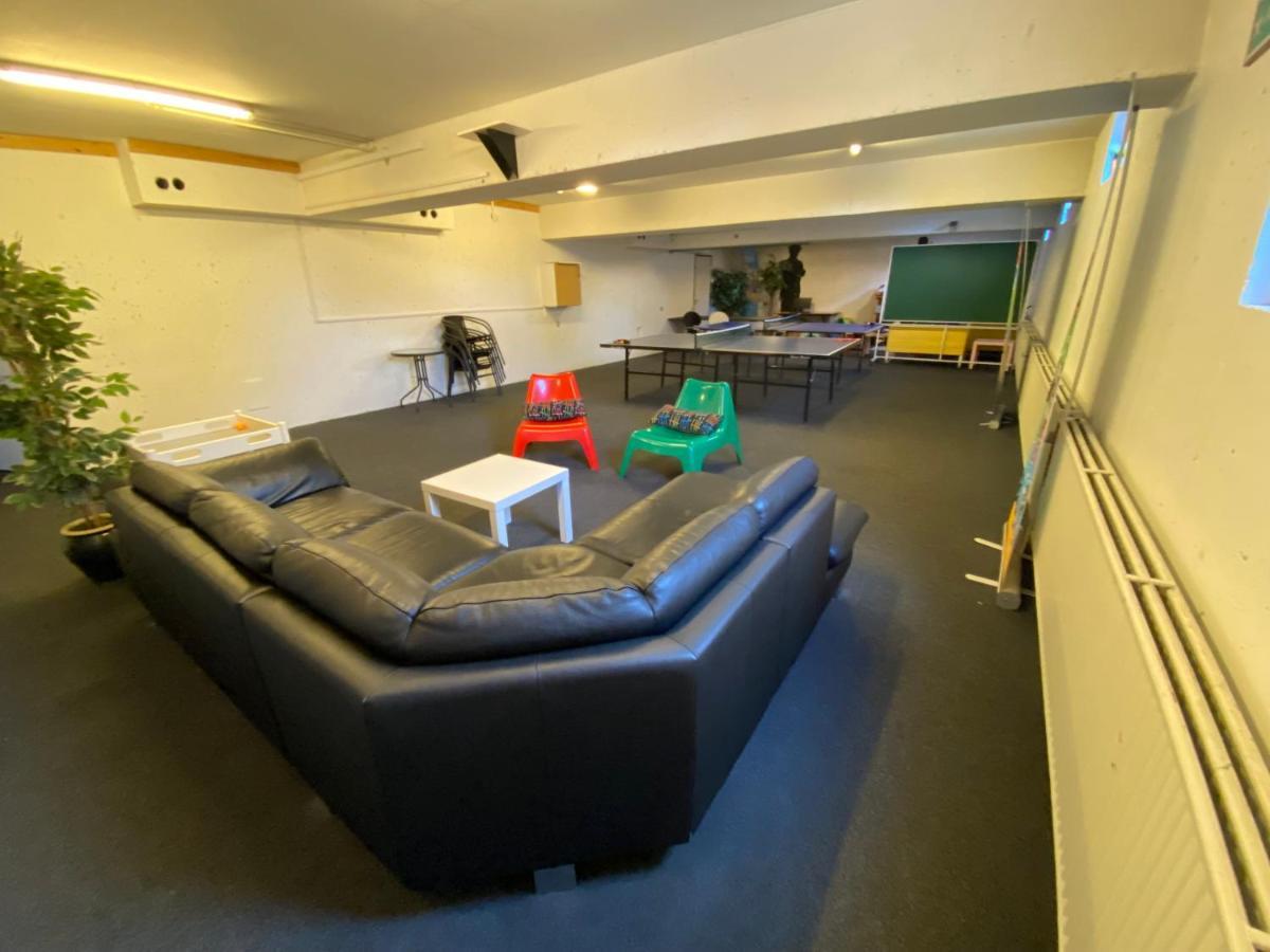 Family Rooms In The Center กรินด์สเตด ภายนอก รูปภาพ